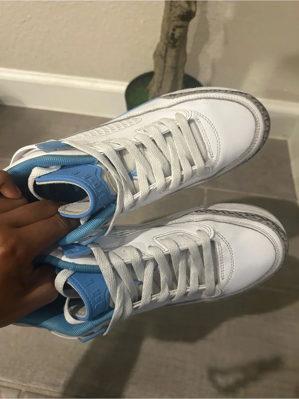 Jordan Men's White and Light Blue Retro Sneakers